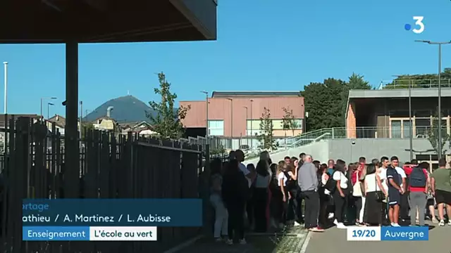 19/20 - F3 Auvergne - 05-09-2022 , Lycée avec photovoltaïques