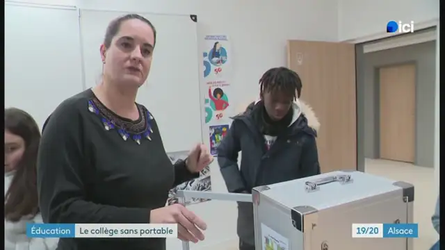 19/20 - F3 Rhone Alpes - 04-02-2025 , Smartphone